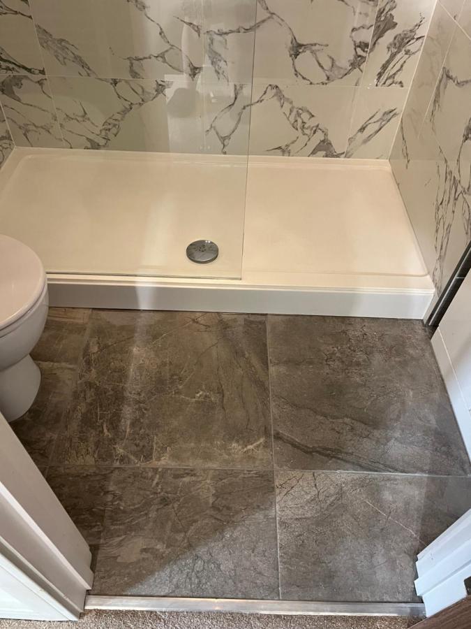 Private Room, Shared Bathroom With One Other, Tea And Coffee Making Facilities, Mini Fridge And Hairdryer, King Sized Bed With Help Yourself Continental Breakfast In Secluded Modern Property With Parking Μπόρνμουθ Εξωτερικό φωτογραφία